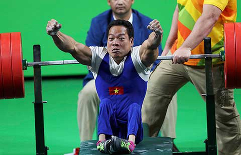 Lê Văn Công thực hiện thành công mức 165 kg
