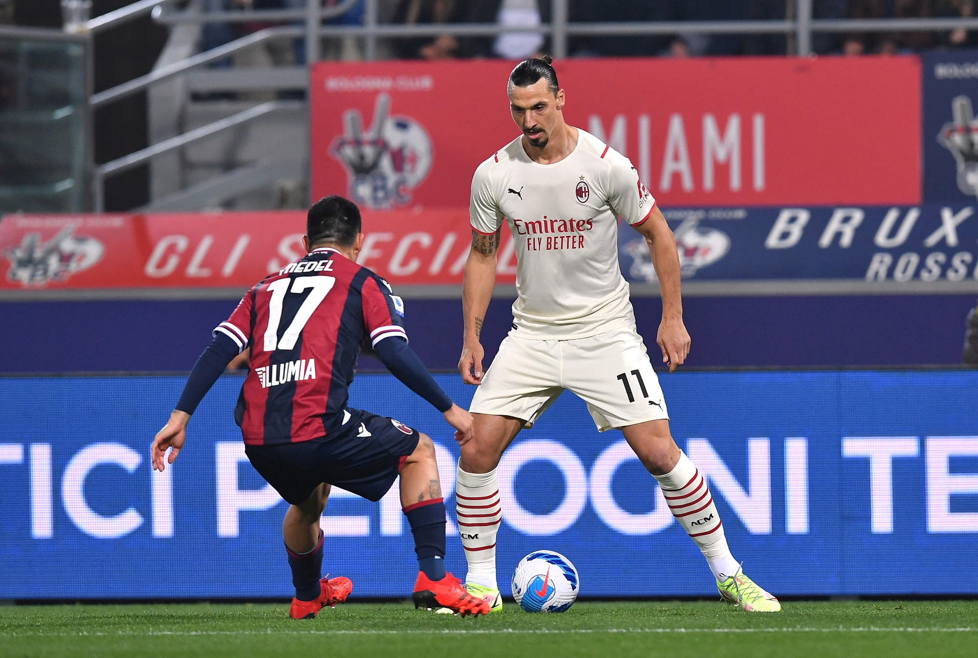 Ibrahimovic ghi công giúp AC Milan lên ngôi đầu bảng