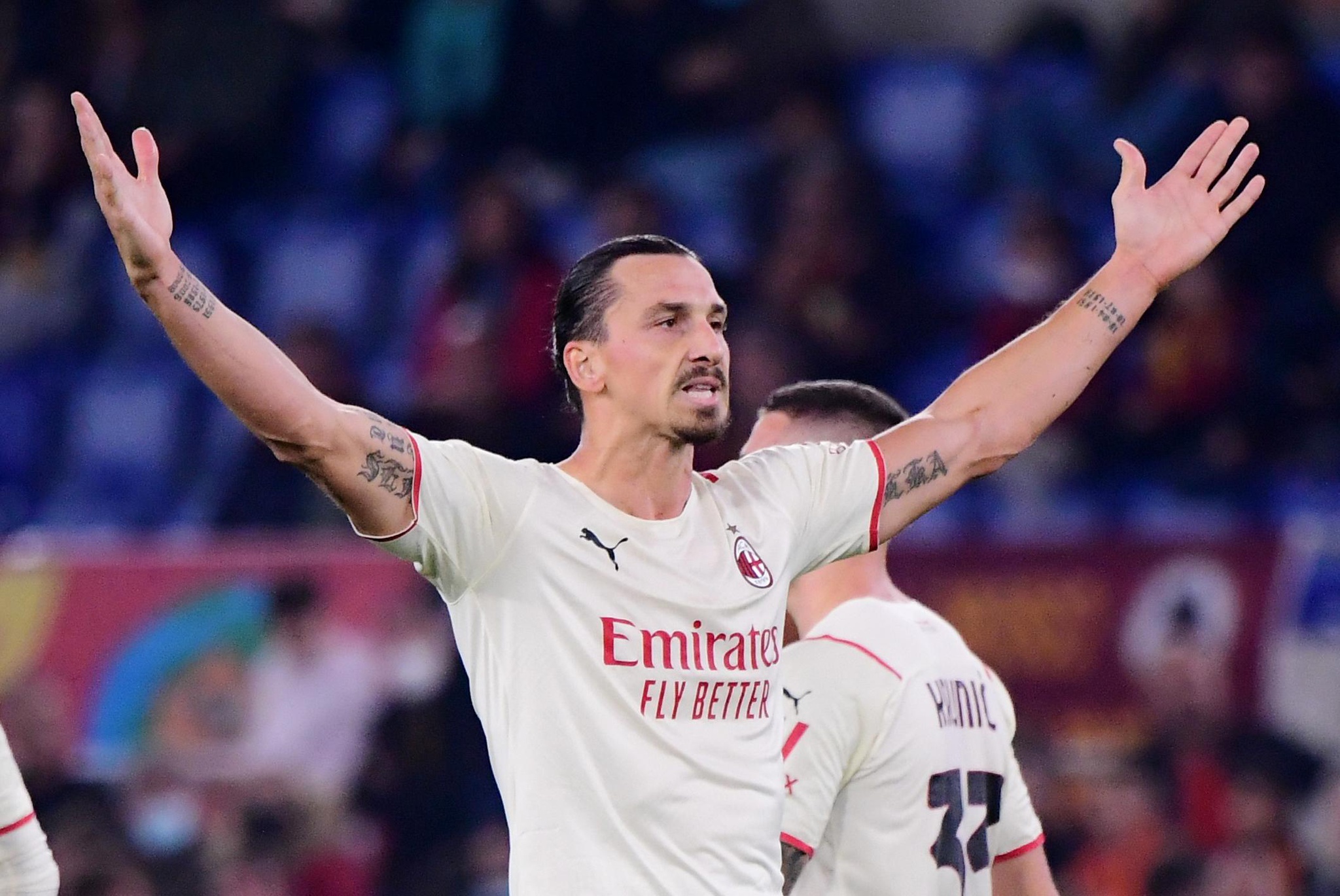 Zlatan Ibrahimovic giúp AC Milan thắng AS Roma