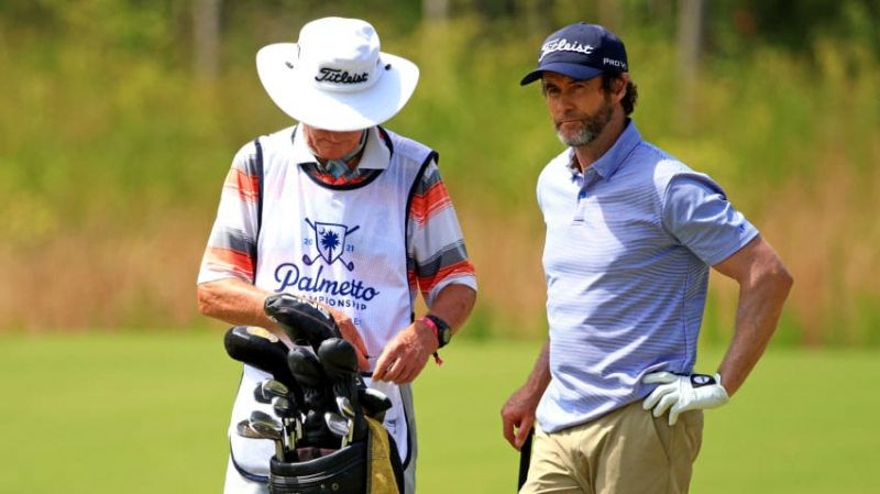 Golfer PGA Tour chấp nhận bị loại do đãng trí sơ xuất